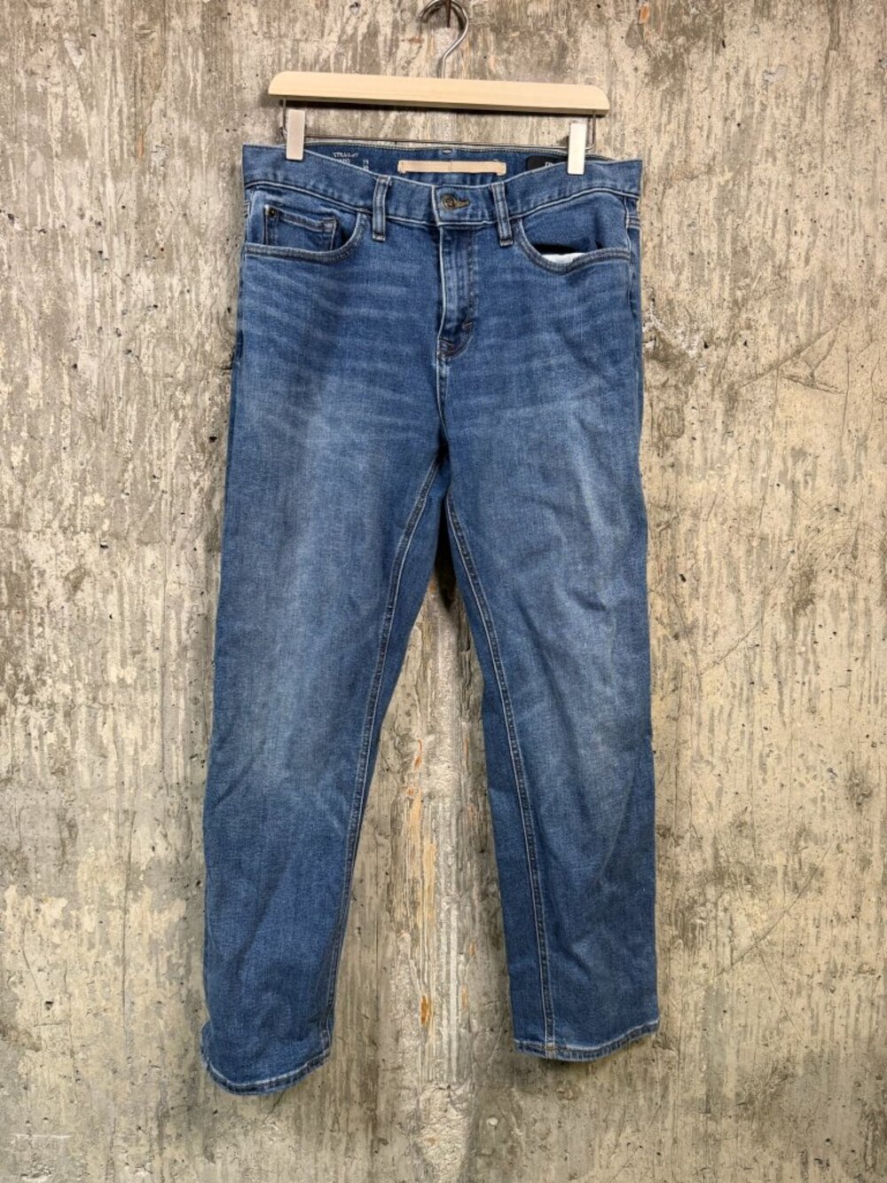 BANANA REPUBLIC Men's Straight Jeans Size 33X30 in Medium Wash